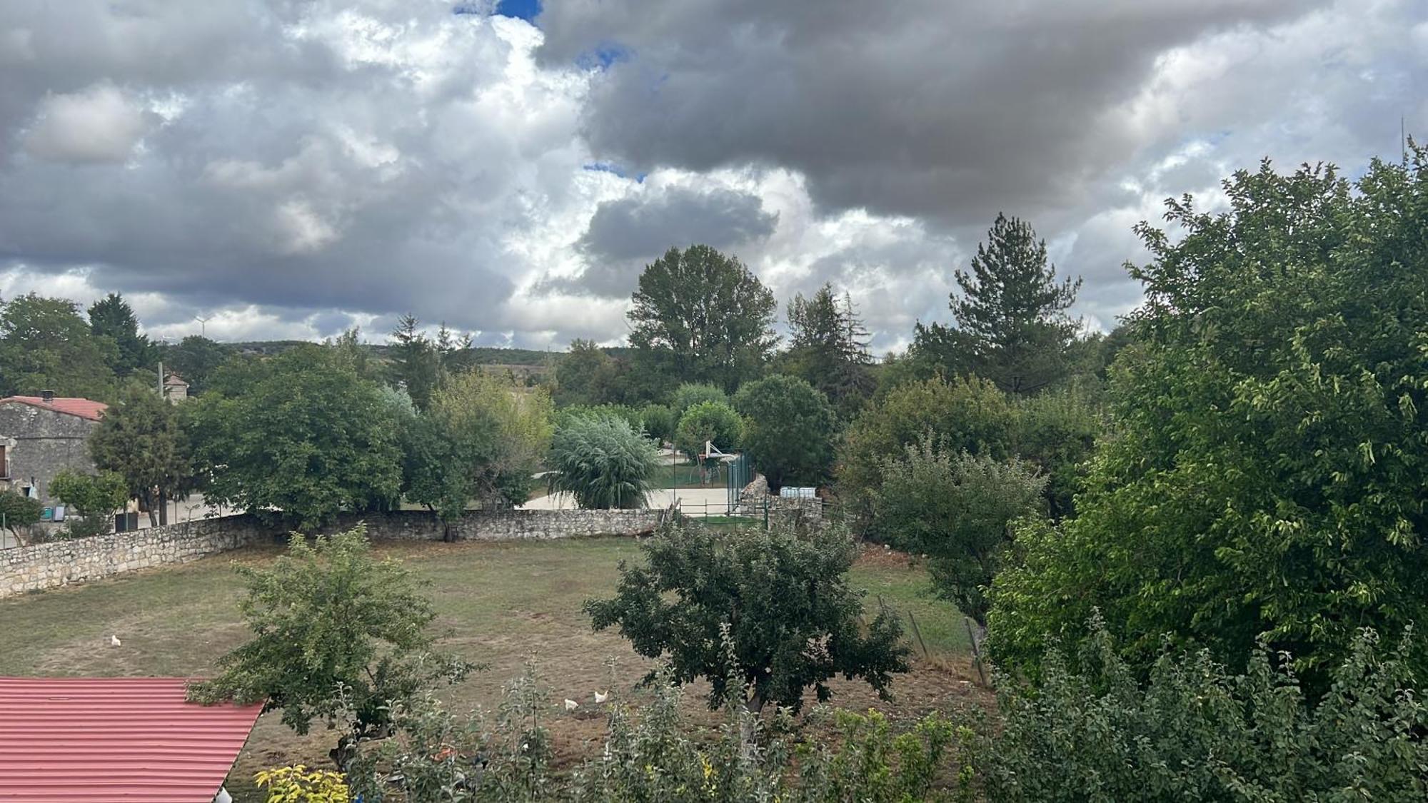 El Pecu Casa Rural Starfamiliar Bustillo Del Paramo Luaran gambar