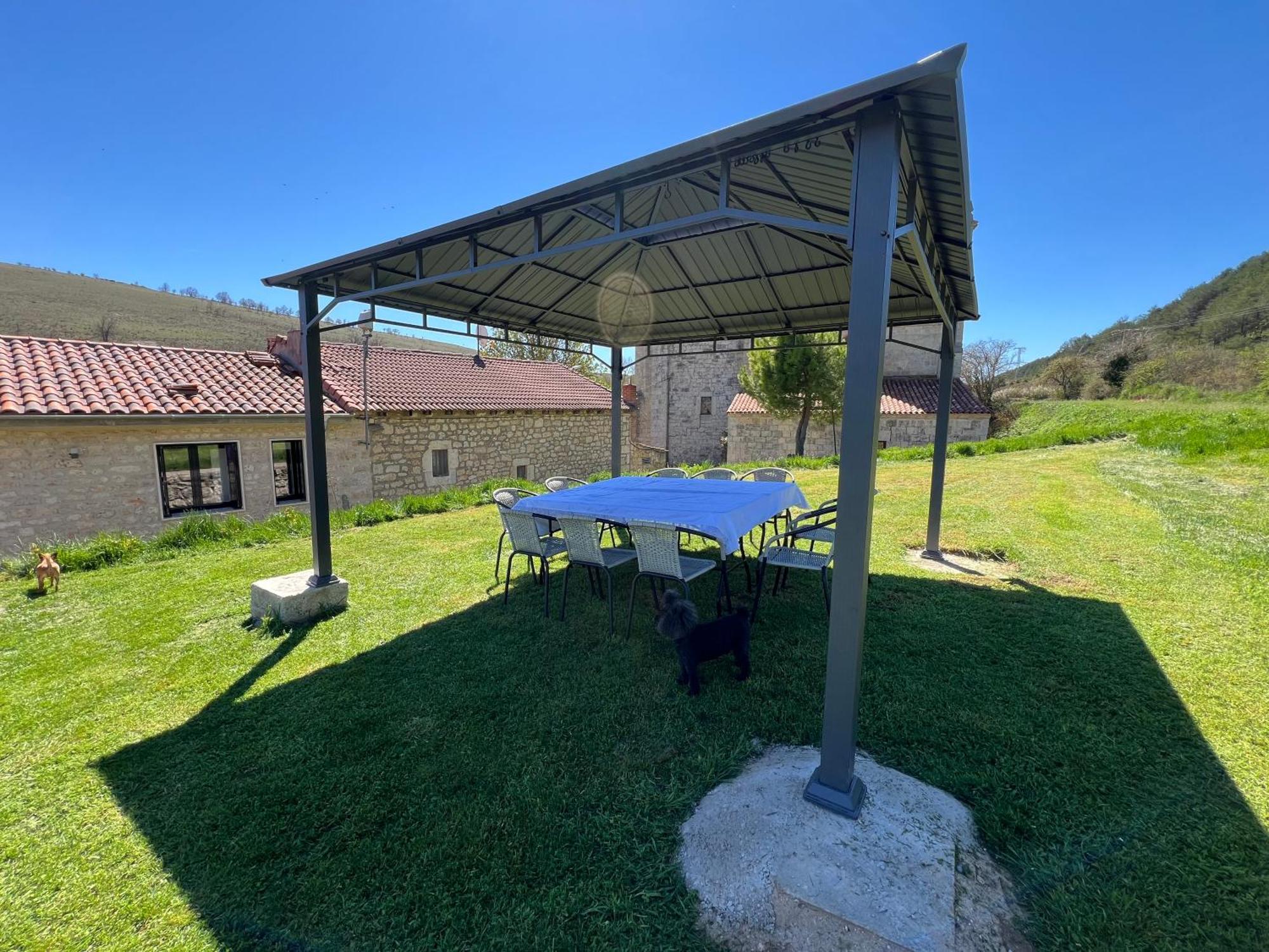 El Pecu Casa Rural Starfamiliar Bustillo Del Paramo Luaran gambar